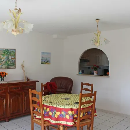 Maison De 3 Chambres 6 Couchages Quartier Residentiel * Ares